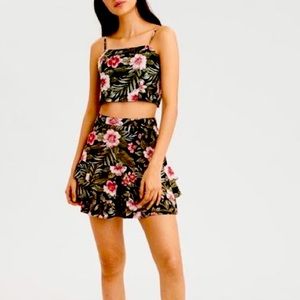AMERICAN EAGLE LEAVES SKIRT AND TOP SET SIZE MEDIUM